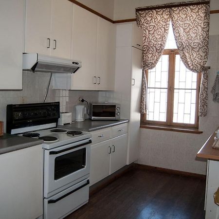 Historical Guesthouse - Self Catering Apartments Lüderitz Dış mekan fotoğraf